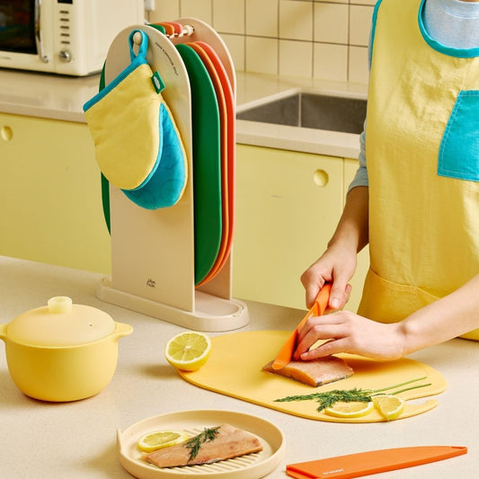 Stainless Steel Cutting Knifes and Double Sided Chopping Board