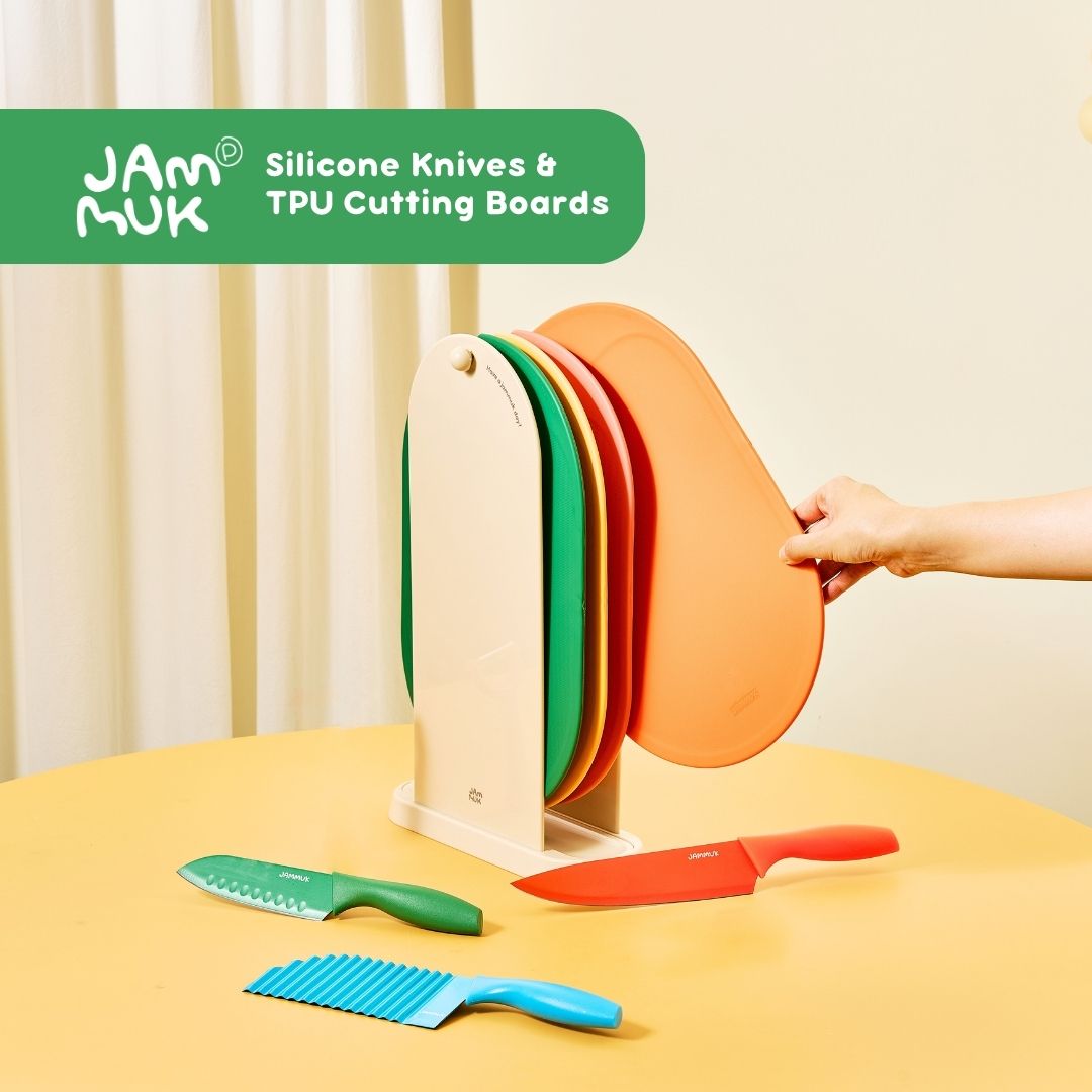 Stainless Steel Cutting Knifes and Double Sided Chopping Board